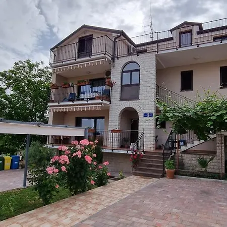 Oda ve Kahvaltı Nadija