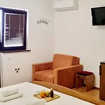 Bed and breakfast Nadija 3*