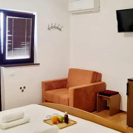 Bed & Breakfast Nadija 3*
